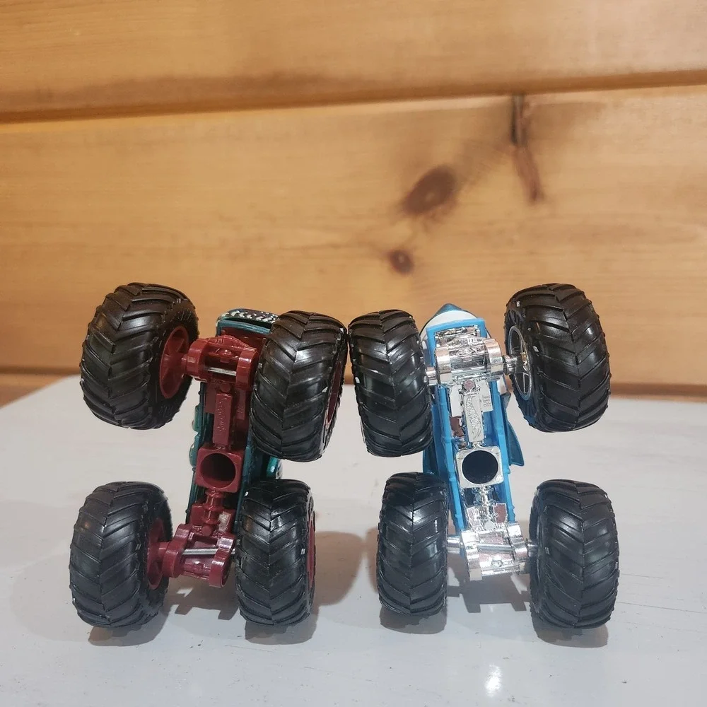 Lot 2 Hot Wheel Monster Jam Truck Shark Wreak Mega Wrex Diecast Trex Shark‎ 1:64